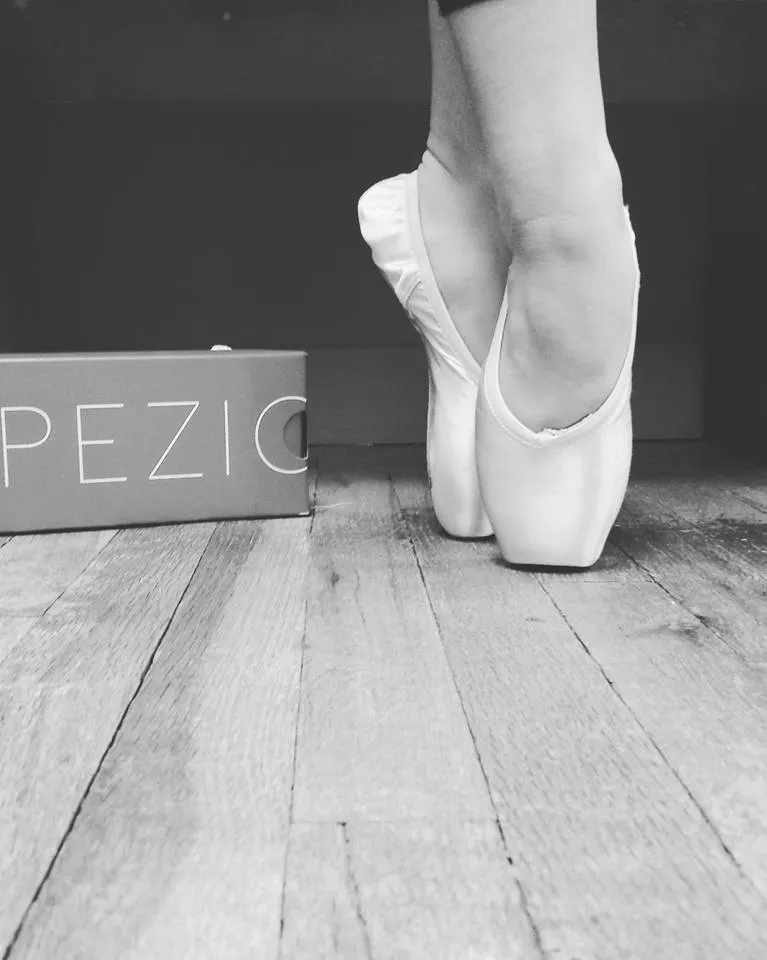 Capezio Cambré Broad Toe #4 Shank Pointe Shoe 1128W