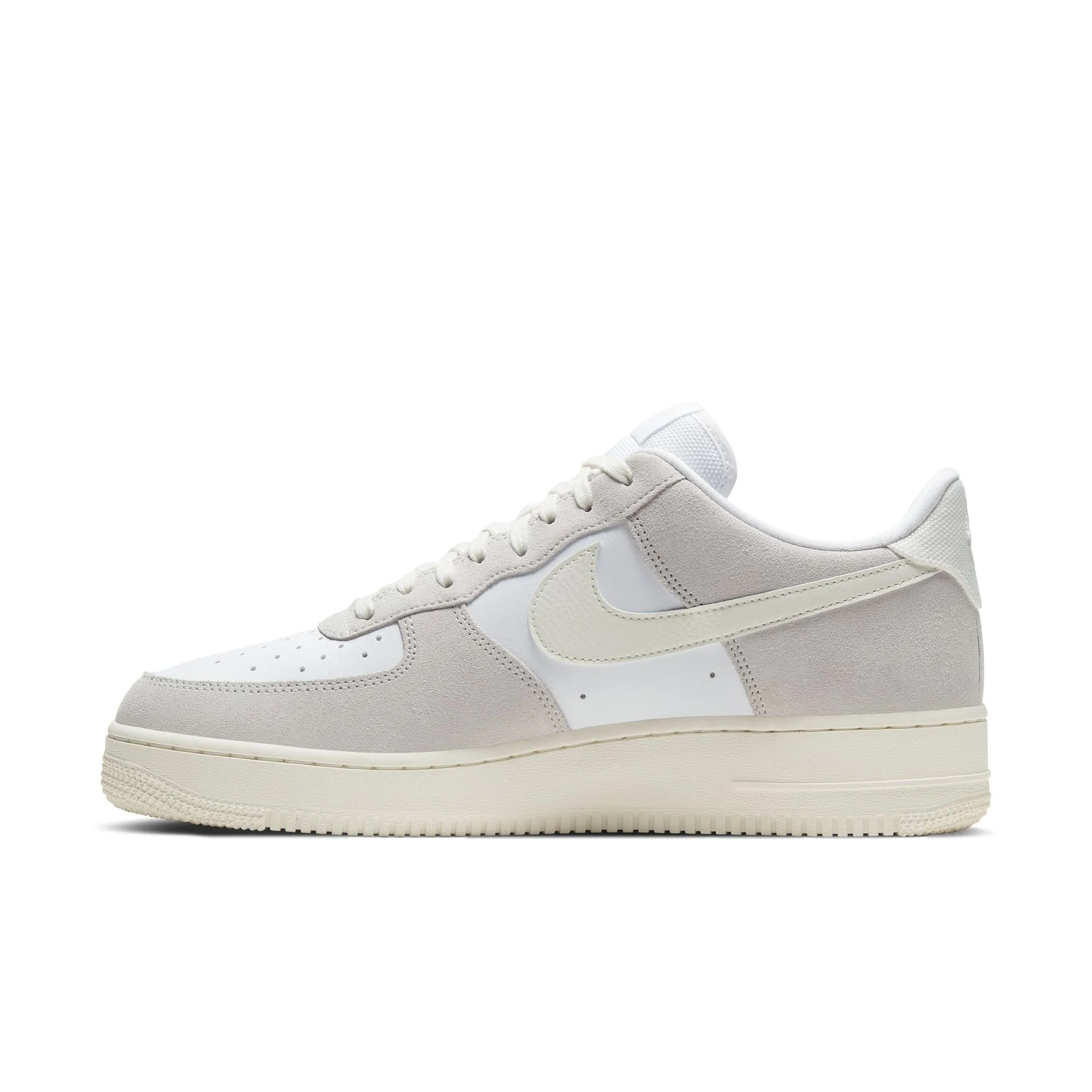 Nike Air Force 1 LV8