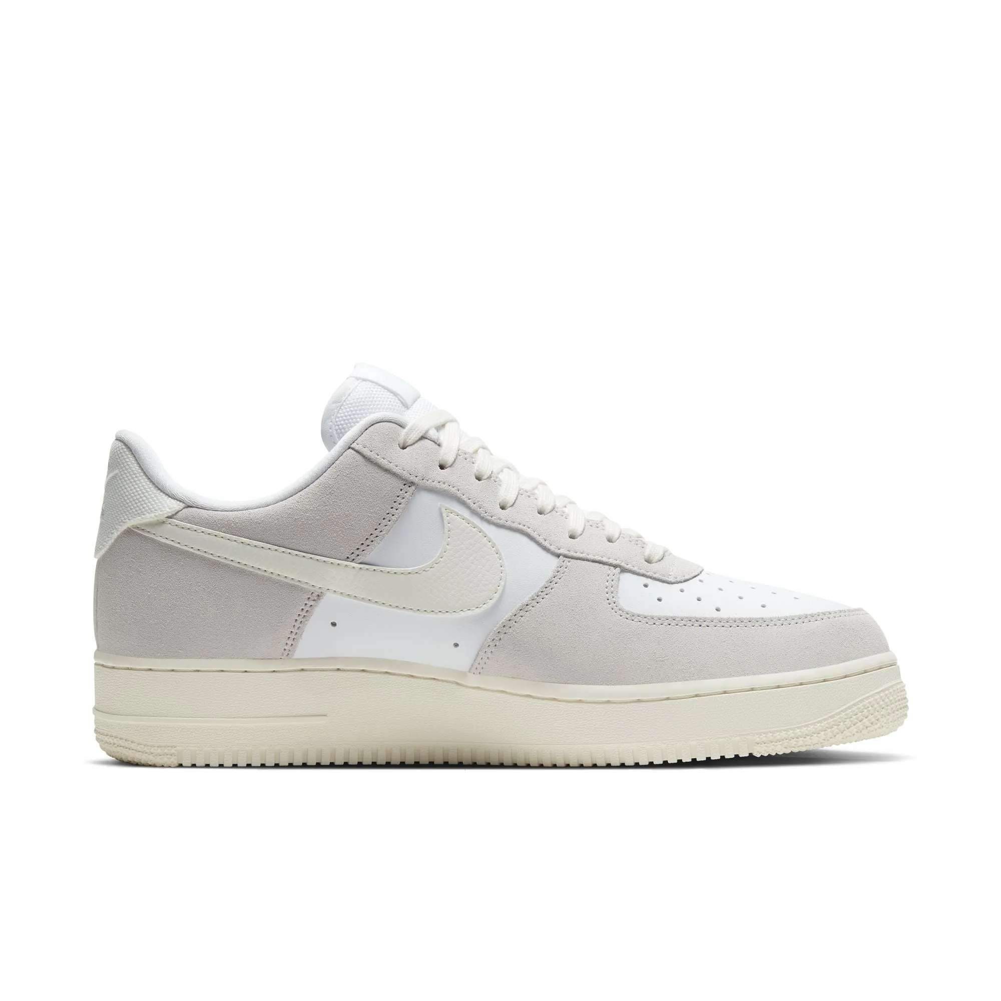 Nike Air Force 1 LV8