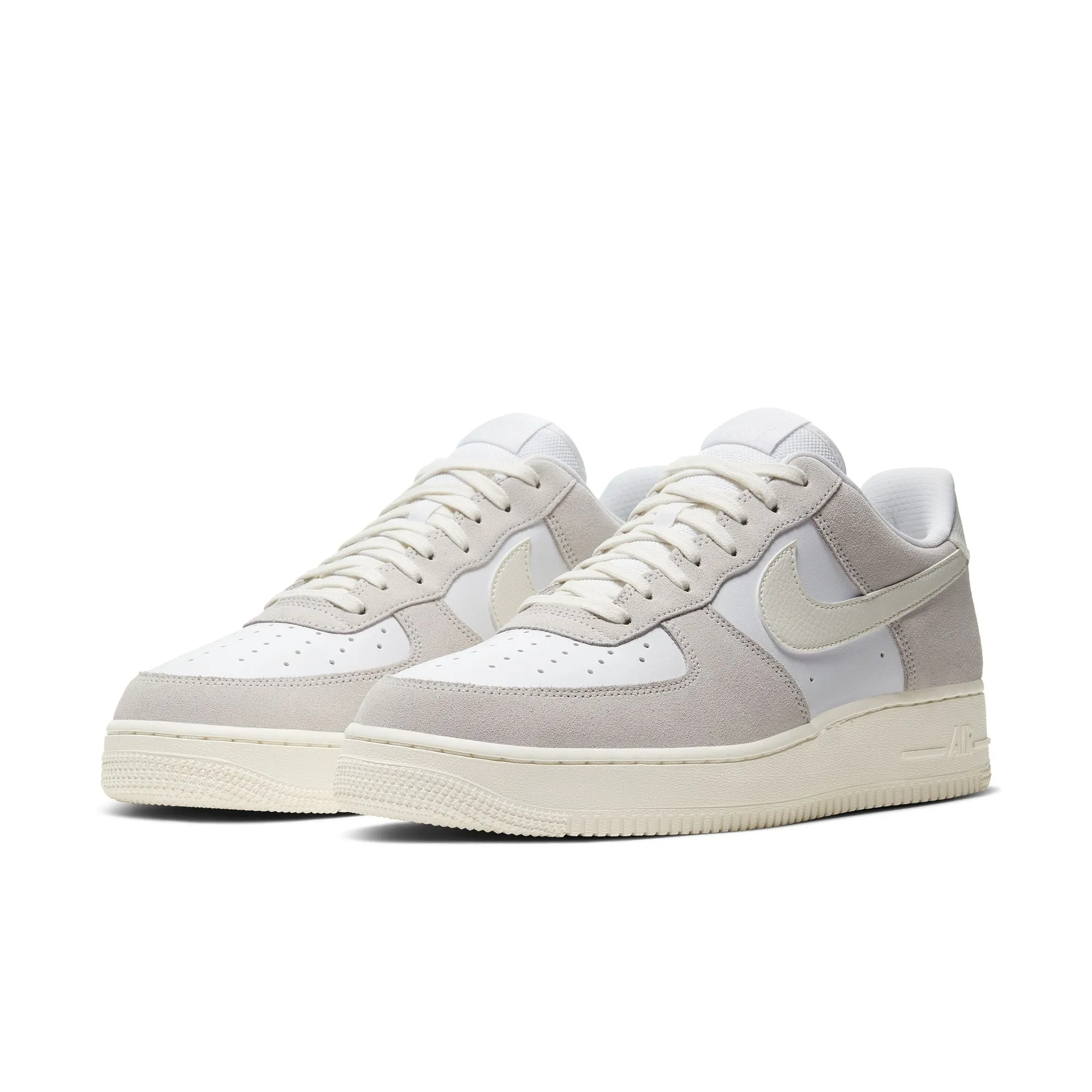 Nike Air Force 1 LV8