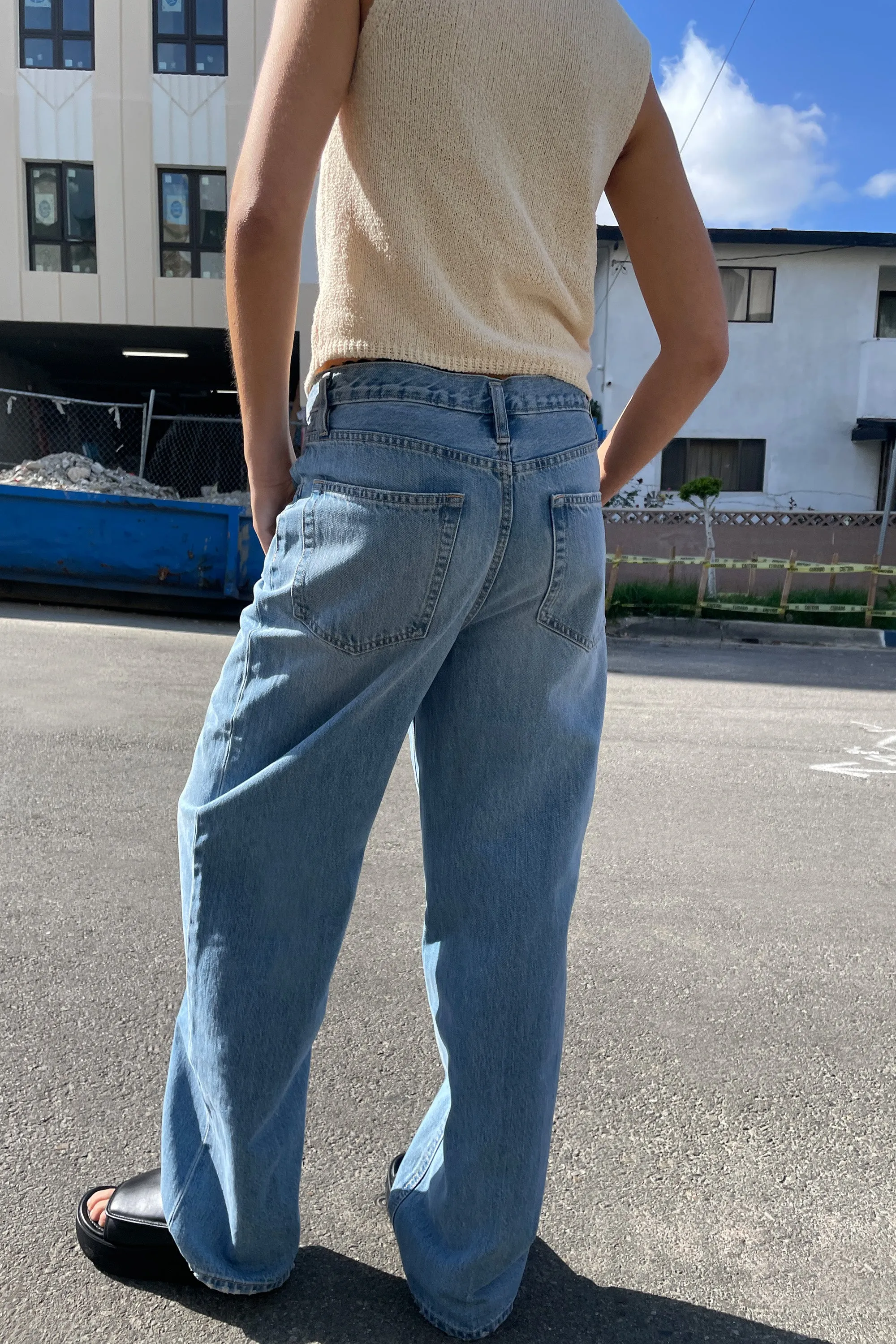 RELAXED STRAIGHT LEG JEAN