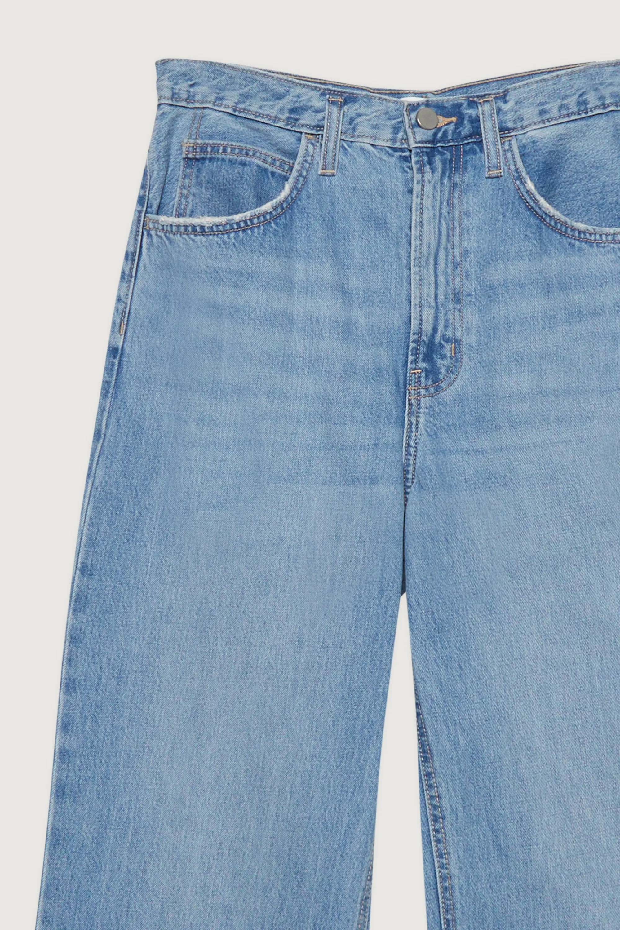 RELAXED STRAIGHT LEG JEAN