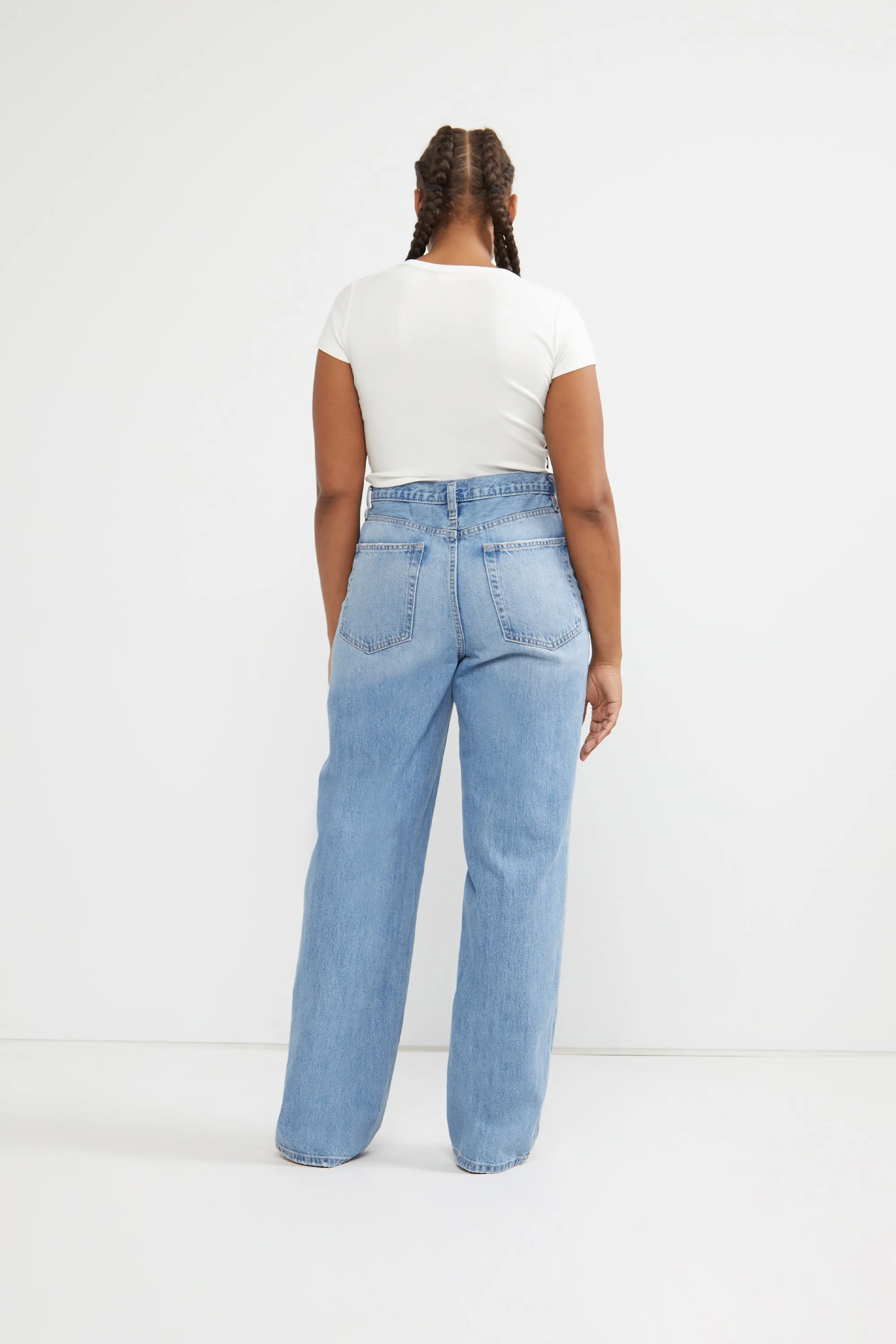 RELAXED STRAIGHT LEG JEAN