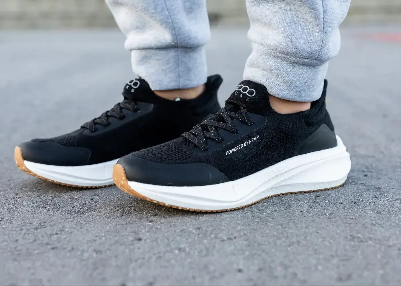 Runners Women's Hemp Leather Trainers | Black & White